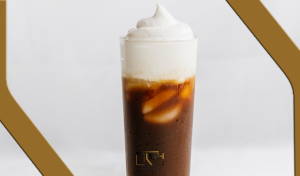 فوم‌گیری شیر با دماسنج TFA در آشپزخانه خانگی