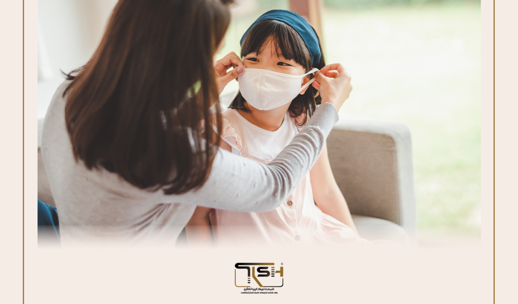 والدین در حال مراقبت از کودک هنگام شیوع آنفولانزا